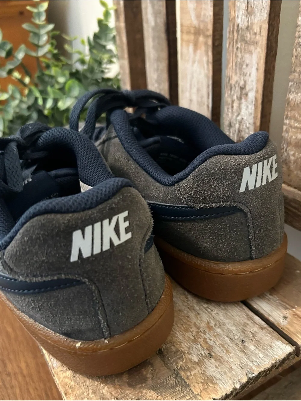 Nike Women’s Size 7 Court Royale Sport Trainers Sneakers 916795-400